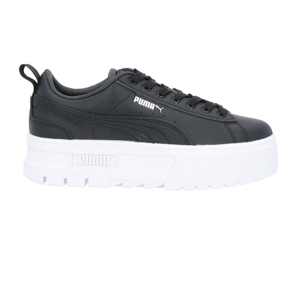 NWT Adidas Originals Sneakers in size 8